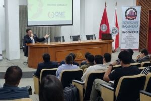 Exitosa conferencia Magistral sobre “Gestión Tributaria y sus desafíos”