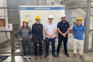 Estudiantes de la carrera de Ingeniería Mecánica de la FIUNA realizaron una visita técnica a Cimplast S.A.C.I.