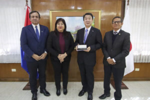 Embajador del Japón visitó la Universidad Nacional de Asunción y la Facultad de Ingeniería