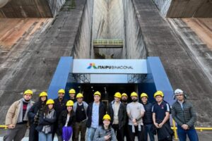 Visita técnica de estudiantes de la FIUNA a la Central Hidroeléctrica ITAIPU y al Centro TASK
