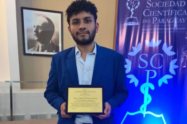 Egresado de la FIUNA recibe Mención de Honor del Premio Dr. Andrés Barbero 2026