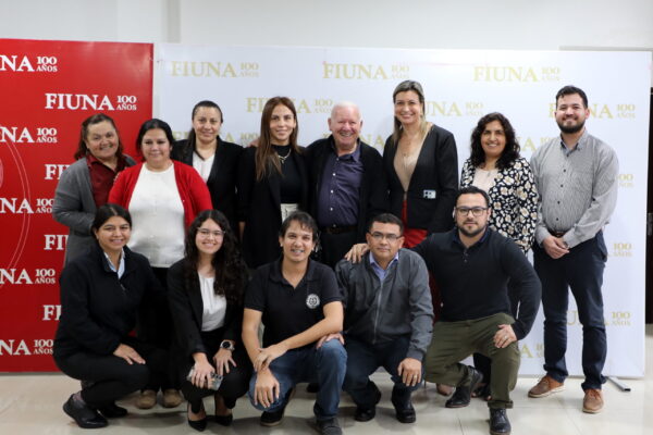 La FIUNA rinde homenaje a colaboradores por sus años de trayectoria y servicio institucional