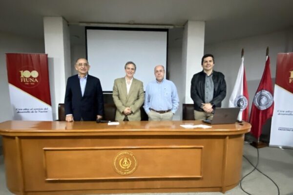 Jornada científica sobre la energía nuclear como alternativa ante el futuro déficit energético del Paraguay