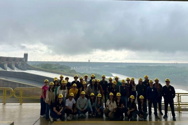 Estudiantes de la carrera de Ingeniería Industrial de la FIUNA realizaron visita técnica a Itaipu Binacional