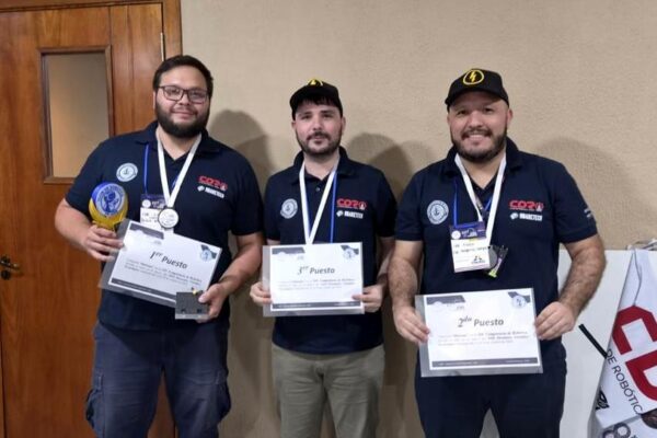 Estudiantes de la FIUNA conquistaron el podio en competencia de robótica en Ciudad del Este