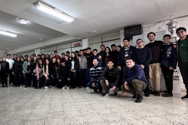 Visita académica y prácticas de laboratorio en la FIUNA Filial Ayolas