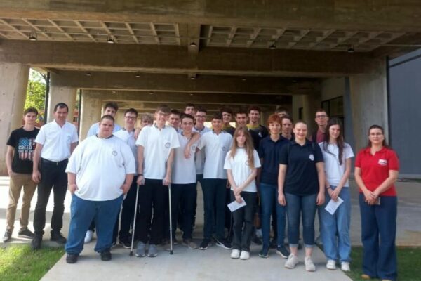 La FIUNA recibió la visita de los estudiantes del Colegio Loma Plata