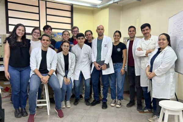 Visita académica al Laboratorio del Área Industrial de la Facultad de Ciencias Químicas UNA